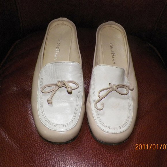COLE HAAN  TWO TONED LEATHER SLIDE  SIZ 6.5 B - Picture 1 of 4